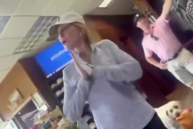Caddie Karen se convierte en la protagonista de la semana en el mundo del golf gracias a un vídeo en el que se ve cómo pierde los estribos en una tienda de artículos de golf
