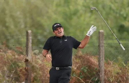 Patrick Reed se retira tras sufrir una aparente lesión