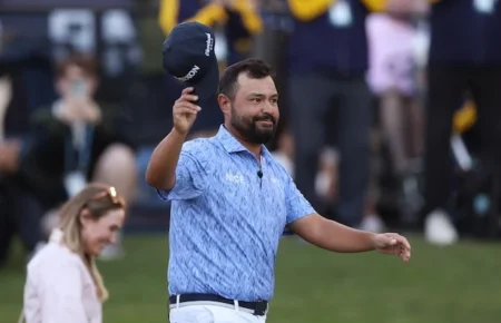 J.J. Spaun, «el intruso», fue ignorado, así que se fue a Wentworth y arrasó con todos, incluido Rory McIlroy