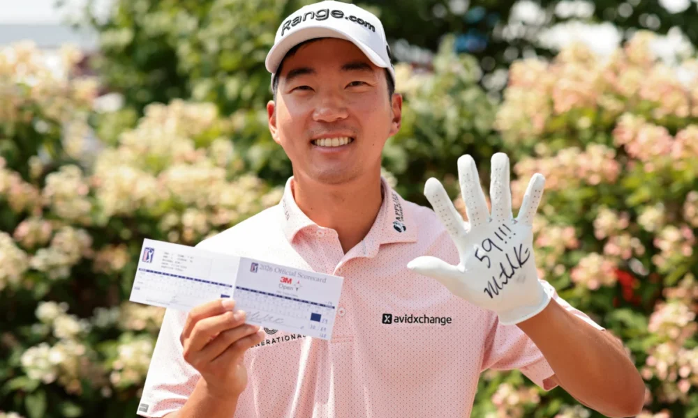 No te pierdas cómo Michael Kim remata una espectacular ronda de 59 con un golpe de 24 pies de «birdie» en el hoyo 18.