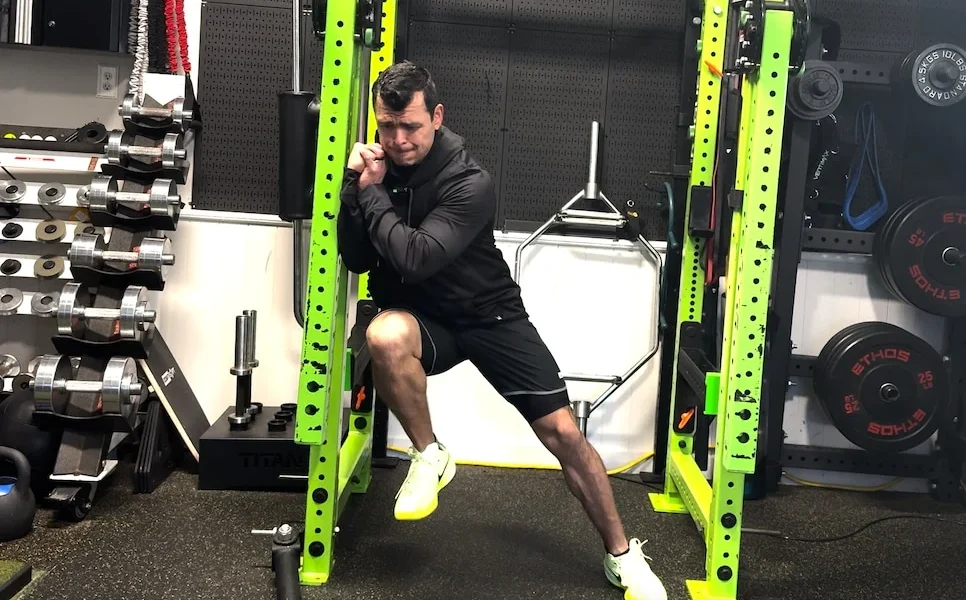 ¿Ganar fuerza y golpear más lejos sin moverte? Pues sí, aquí tienes una forma estupenda de mejorar tu juego de golf y evitar lesiones