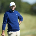 Las redes sociales están que arden por la ropa informal que llevaba Scottie Scheffler en un campo de golf «sagrado» de Escocia
