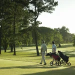Problemas absurdos del golf: la nueva norma de un club sobre los «privilegios de desplazamiento a pie de los socios» se vuelve viral