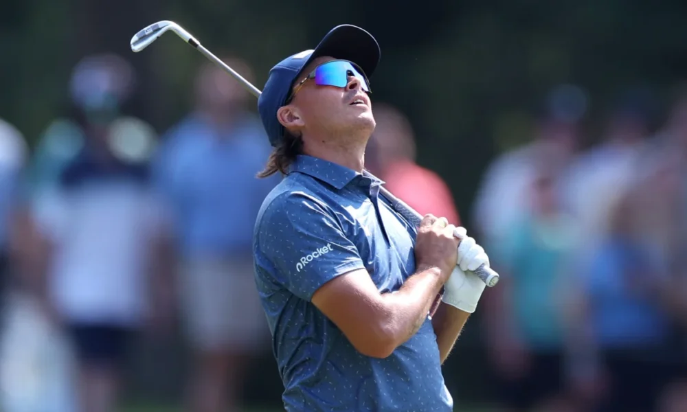 Rickie Fowler vuelve a estar en la cuerda floja en los playoffs del circuito