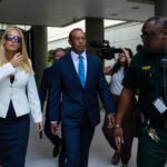Tiger Woods llega a un acuerdo con la fiscalía tras su detención en marzo; evita la cárcel, pero se le suspende el carné de conducir de ladriver durante cinco años
